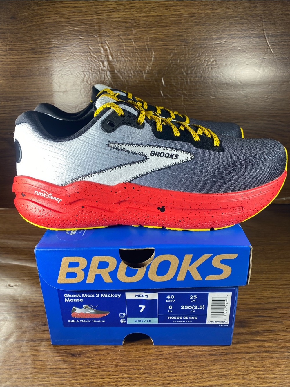 Brooks Ghost Max 2 Mickey Mouse Mens Shoes Size 7 2E Run Disney